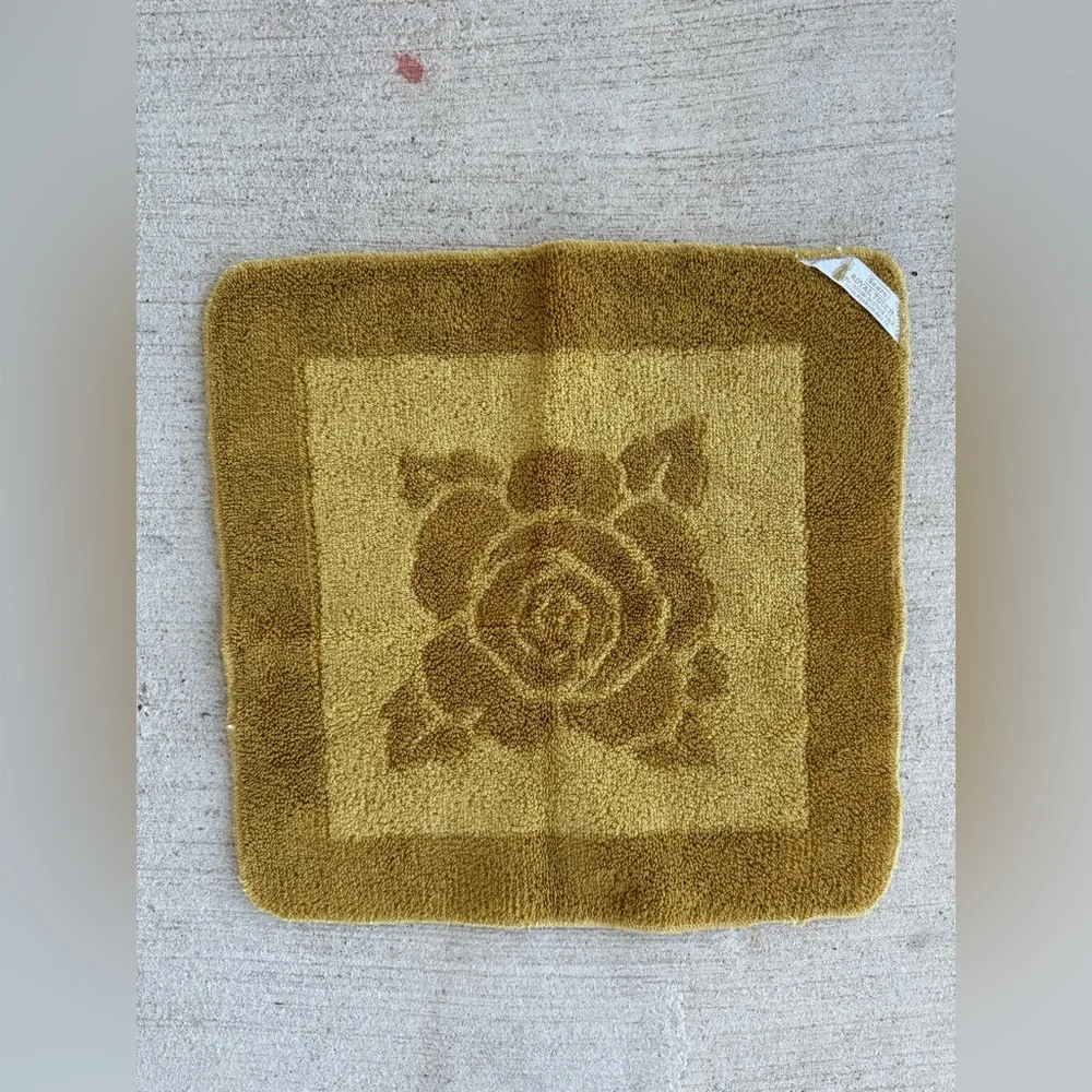 Vintage 1970s Sears Royal Touch Floral MCM Towel
